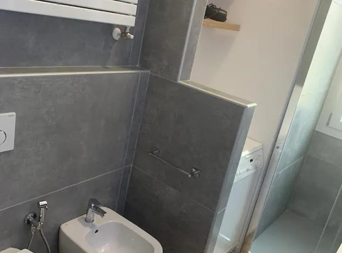 Nibu - Comodo A Tutto, Anche A Chiara * カザレッキオ・ディ・レーノ