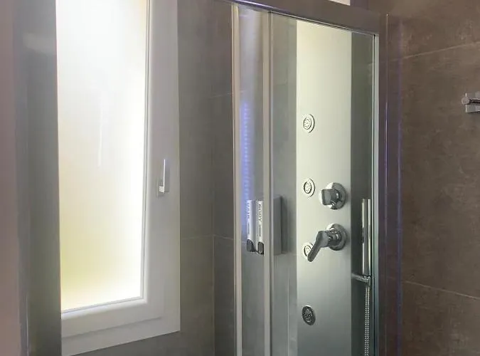 Nibu - Comodo A Tutto, Anche A Chiara * カザレッキオ・ディ・レーノ